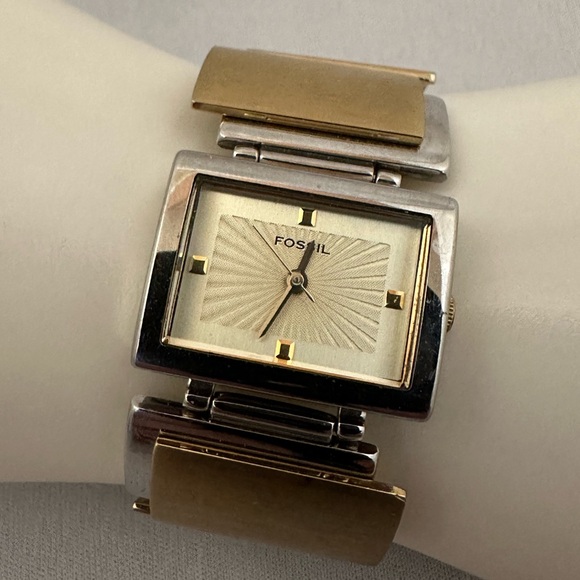 Fossil ladies watch rectangular shaped with brushed gold and silver tone links - Picture 1 of 6